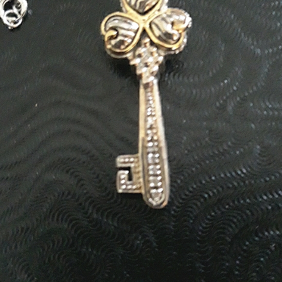 key pendant necklace - Picture 4 of 4